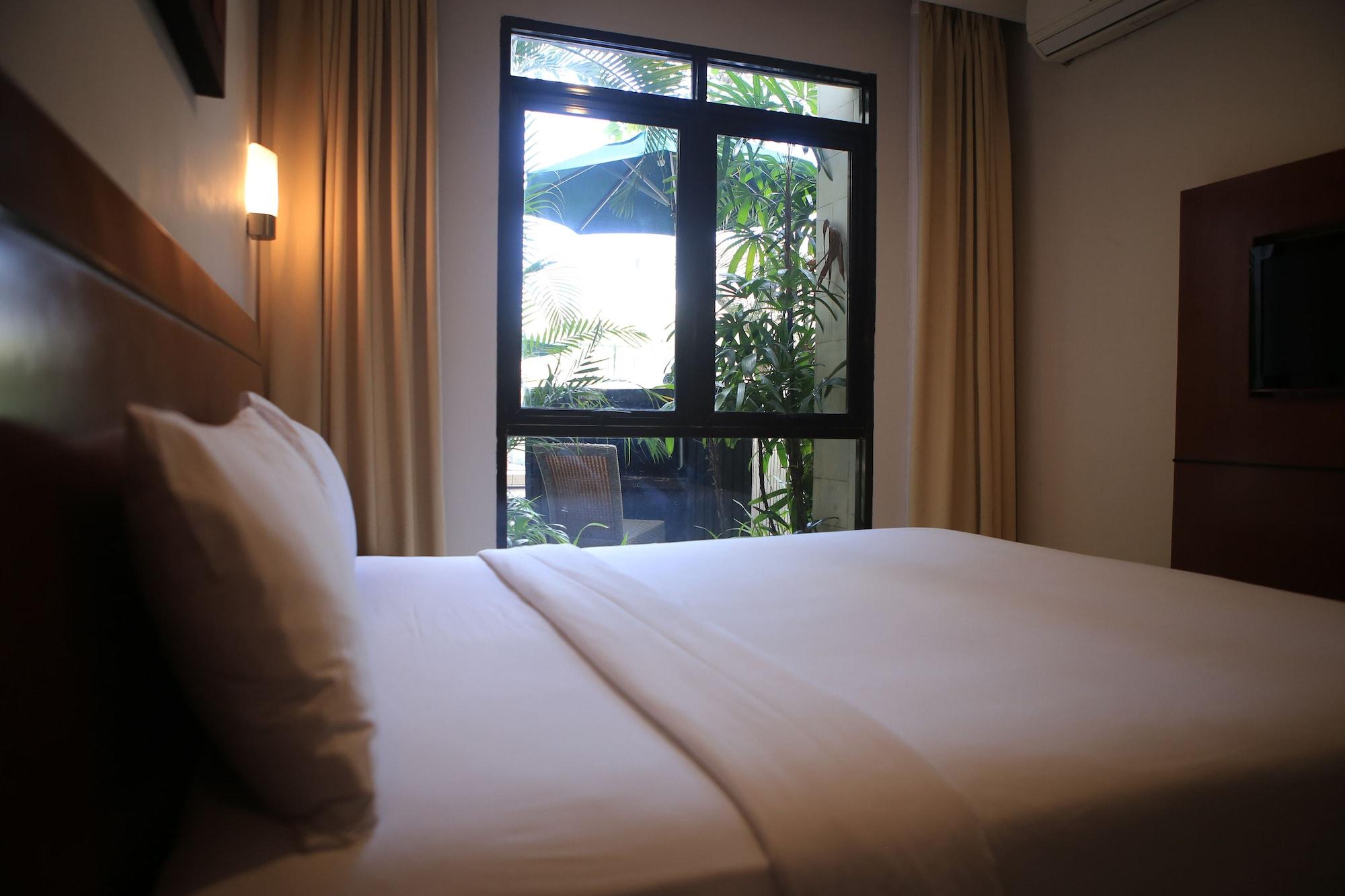 Legian Grand Kuta Hotel And Residence מראה חיצוני תמונה
