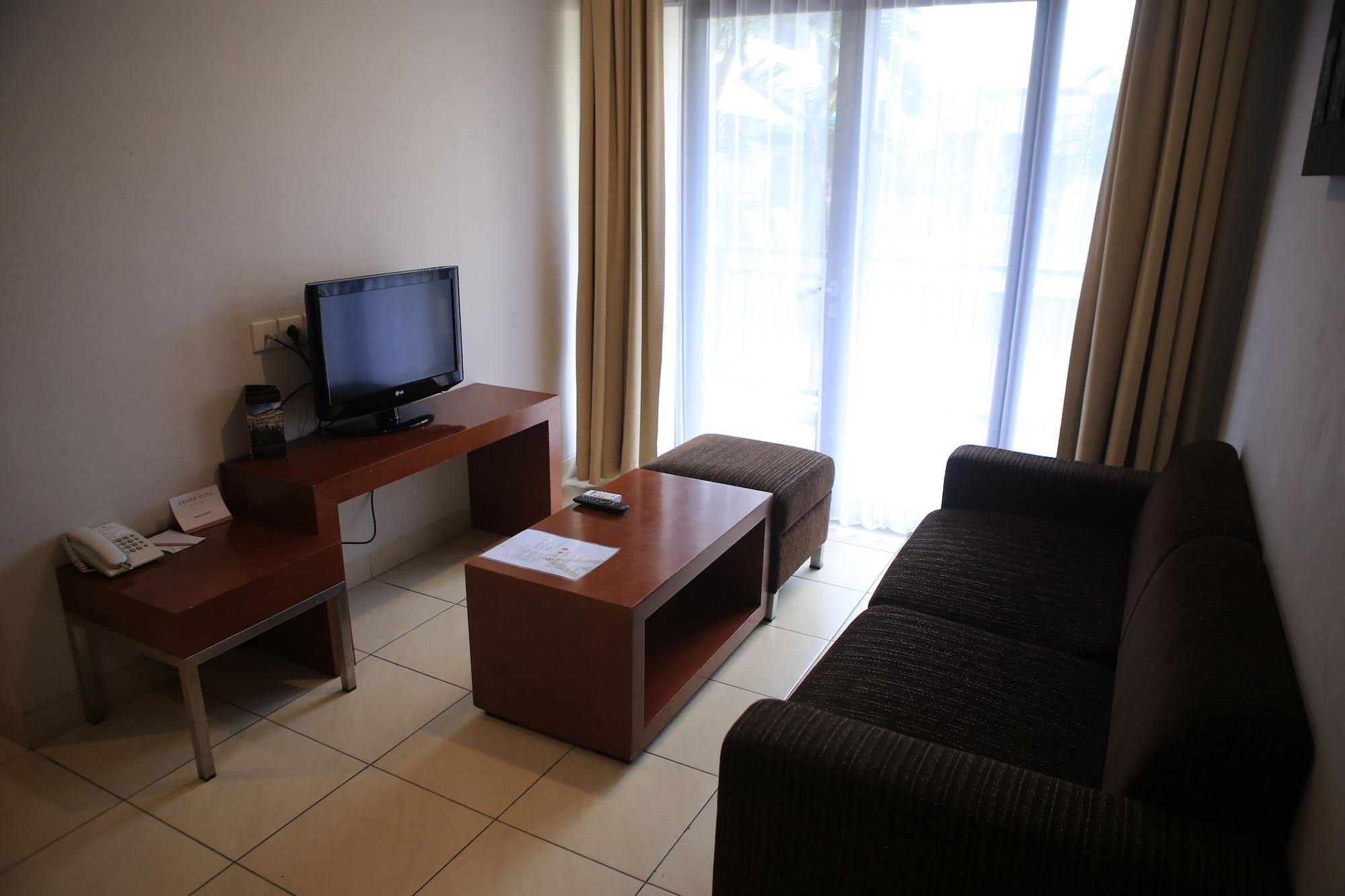 Legian Grand Kuta Hotel And Residence מראה חיצוני תמונה