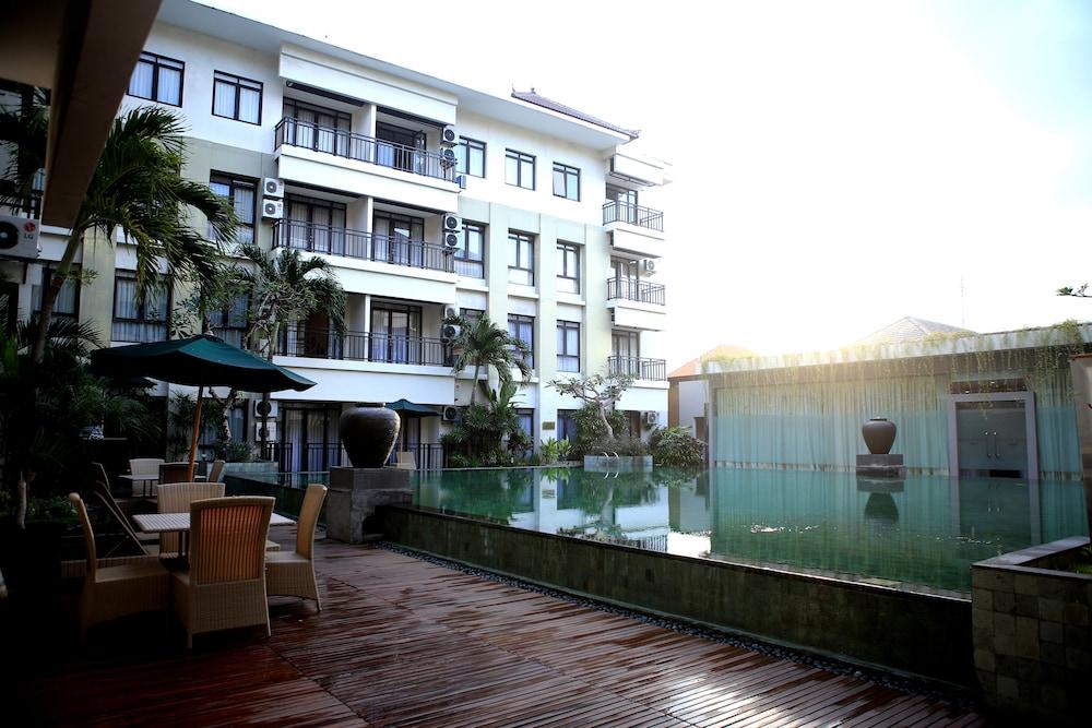Legian Grand Kuta Hotel And Residence מראה חיצוני תמונה